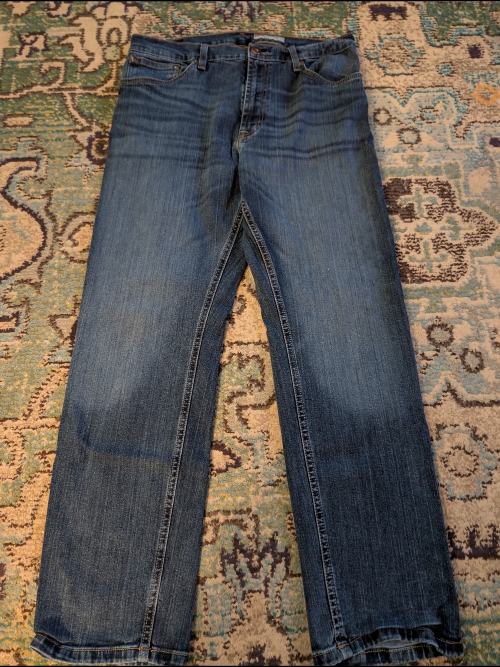 Men's Wrangler Straight Fit Jeans in Medium Blue Wash